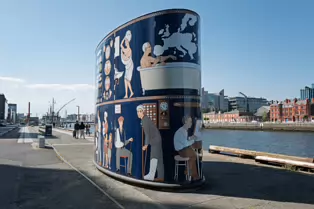 AN OLD DUBLINER WOULD UNDERSTAND THIS ART INSTALLATION BY JOHN KINDNESS [LOCATED ON SIR JOHN ROGERSON'S QUAY]-250987-1