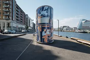 AN OLD DUBLINER WOULD UNDERSTAND THIS ART INSTALLATION BY JOHN KINDNESS [LOCATED ON SIR JOHN ROGERSON'S QUAY]-250988-1