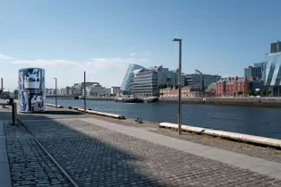 AN OLD DUBLINER WOULD UNDERSTAND THIS ART INSTALLATION BY JOHN KINDNESS [LOCATED ON SIR JOHN ROGERSON'S QUAY]-250992-1