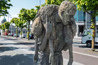 THE FAMINE MEMORIAL ON CUSTOM HOUSE QUAY [MY SECOND SESSION USING THE LEICA Q3]-250898-1