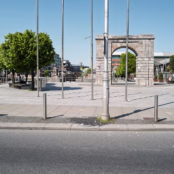 RELOCATED ARCH There is a notable Triumphal Arch located at the western end of George's Dock, near the entrance to the CHQ Building...