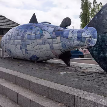 THE BIG FISH A SCULPTURE BY JOHN KINDNESS