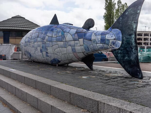 THE BIG FISH A SCULPTURE BY JOHN KINDNESS