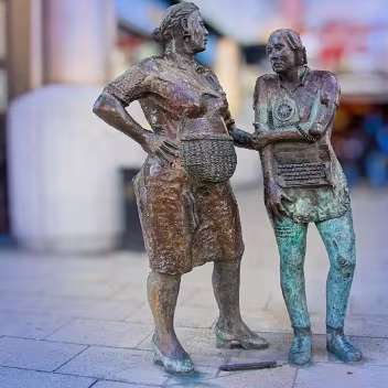 ABOUT THE ARTIST The "Monument to the Unknown Woman Worker" by Louise Walsh is a sculpture located in Belfast, Northern Ireland, at the...