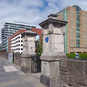 FIRST BBC TRANSMITTER The BBC's first official radio station to broadcast in Northern Ireland was 2BE Belfast, which commenced transmissions...