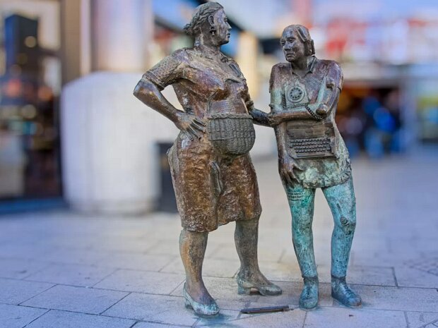 PUBLIC ART BEFORE 2025 Examples of Public Art photographed prior to my May 2025 visit to Belfast City