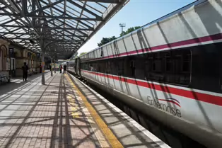 DUNDALK CLARKE RAILWAY STATION [A PHOTOGRAPHIC FIRST FOR ME - 16 MAY 2025]-251327-1