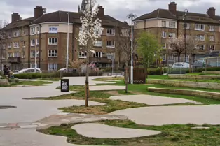 BRIDGEFOOT STREET PARK AND NEARBY [ISLAND STREET AND BRIDGEFOOT STREET]-250176-1
