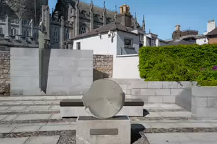 THE GARDA MEMORIAL GARDEN [LOCATED WITHIN THE DUBHLINN GARDENS AT DUBLIN CASTLE]-251248-1