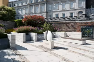 THE GARDA MEMORIAL GARDEN [LOCATED WITHIN THE DUBHLINN GARDENS AT DUBLIN CASTLE]-251249-1