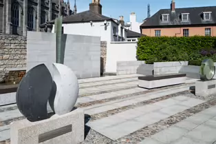 THE GARDA MEMORIAL GARDEN [LOCATED WITHIN THE DUBHLINN GARDENS AT DUBLIN CASTLE]-251252-1