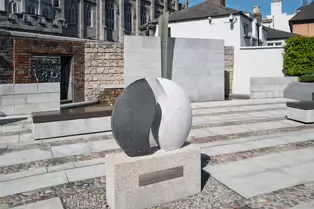 THE GARDA MEMORIAL GARDEN [LOCATED WITHIN THE DUBHLINN GARDENS AT DUBLIN CASTLE]-251254-1