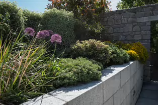 THE GARDA MEMORIAL GARDEN [LOCATED WITHIN THE DUBHLINN GARDENS AT DUBLIN CASTLE]-251262-1