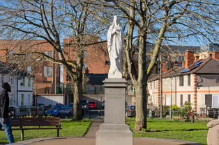 SOME CLAIM THAT OSCAR SQUARE FEATURING A MARIAN STATUE WAS NAMED IN HONOUR OF OSCAR WILDE [WRONG OSCAR]-248646-1