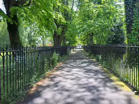 PALMERSTON PUBLIC PARK [IN THE DUBLIN SUBURB OF DARTRY]-251125-1