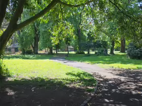 PALMERSTON PUBLIC PARK [IN THE DUBLIN SUBURB OF DARTRY]-251126-1