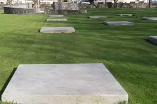 THE CROPPIES ACRE MEMORIAL PARK [AT THE MUSEUM LUAS TRAM STOP ON BENBURB STREET]-248757-1