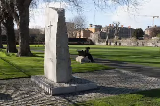 THE CROPPIES ACRE MEMORIAL PARK [AT THE MUSEUM LUAS TRAM STOP ON BENBURB STREET]-248763-1