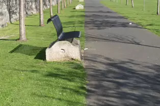 THE CROPPIES ACRE MEMORIAL PARK [AT THE MUSEUM LUAS TRAM STOP ON BENBURB STREET]-248772-1