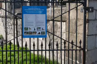 THE CROPPIES ACRE MEMORIAL PARK [AT THE MUSEUM LUAS TRAM STOP ON BENBURB STREET]-248774-1
