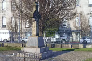 THE FOUR MASTERS MEMORIAL [FEATURING LARGE CELTIC CROSS BY JAMES CAHILL]-247503-1