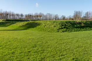 SANTRY DEMESNE PUBLIC PARK [THE PHOENIX FOLLY AND THE VIEWING AREA]-246934-1