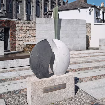 GARDA MEMORIAL GARDEN The Garda Memorial Garden, situated within the Dubhlinn Gardens at Dublin Castle, serves as a solemn and poignant...