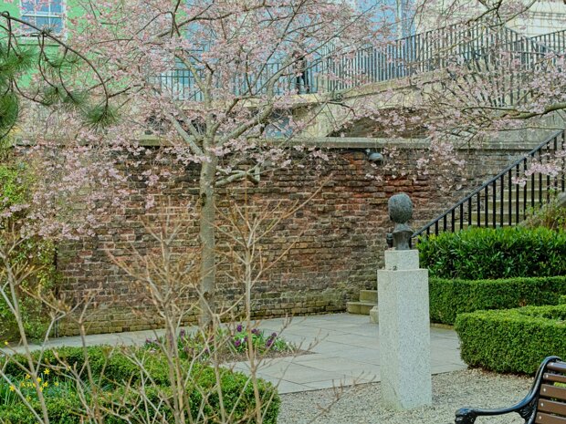 VERONICA GUERIN MEMORIAL The memorial sculpture dedicated to Veronica Guerin, located within the Dublin Castle Gardens, serves as a poignant...