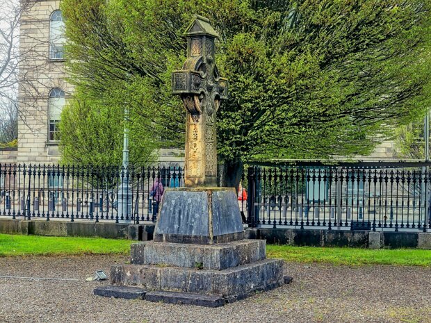 THE FOUR MASTERS MEMORIAL IN DUBLIN The park containing the Four Masters Memorial is owned by the Mater Misericordiae University Hospital. Interestingly,...