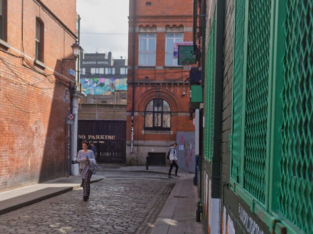 DIFFERENT VIEWS OF TEMPLE BAR Temple Bar is Dublin's vibrant cultural quarter, a lively hub of colourful buildings and cobbled streets. During the...
