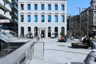 THE TREE OF GOLD AND THE CENTRAL PLAZA [DAME STREET SUNDAY 30 MARCH 2025]-248908-1