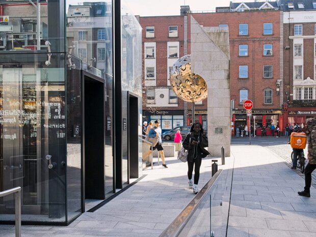 CENTRAL PLAZA DAME STREET Central Plaza and Dame Street in Dublin represent a significant area of the city, blending historical architecture with...