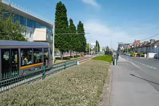 RIALTO TRAM STOP AT GLENMALURE VILLAS - JAMES'S WALK [WEDNESDAY 14 MAY 2025]-251219-1