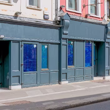 PUBS AND RESTAURANTS The pub and restaurant scene in Ireland is incredibly diverse, ranging from traditional, cosy pubs serving hearty Irish...