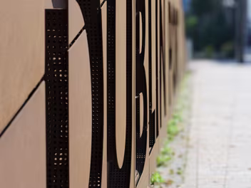 CORTEN STEEL The Corten steel sign and the refurbished crane complement the overall architectural design of the Dublin Port...