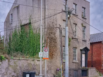 LARGE DERELICT HOUSE AS IT WAS IN DECEMBER 2018