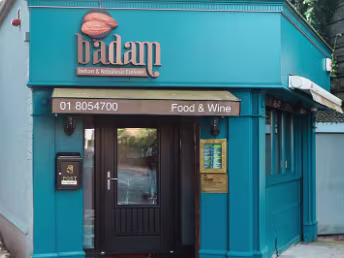 PUBS AND RESTAURANTS PUBS AND RESTAURANTS