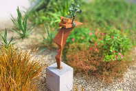 ABSTRACT IS A SCULPTURE BY FRED ROCHFORD [SCULPTURE IN CONTEXT 2014]-235051-1