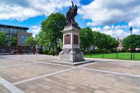 THE WAR MEMORIAL AT QUEENS UNIVERSITY [PHOTOGRAPHED MAY 2017]-235525-1 THE WAR MEMORIAL AT QUEENS UNIVERSITY