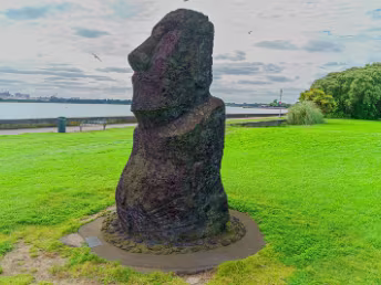 THE MAOI SCULPTURE It was presented to the City of Dublin by the Government of Chile in November 2004 as a symbol of friendship and...