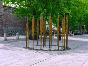 SCULPTURE BY ROWNAN GILLESPIE Rowan Gillespie is an Irish bronze casting sculptor of international renown. He was born in Dublin in 1953 and spent his...