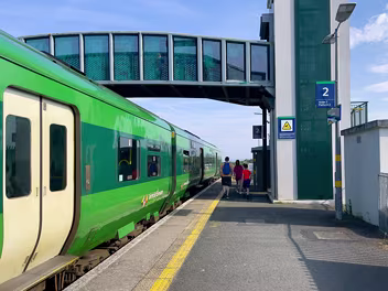 LAYTOWN STATION TRAINS PASSING THROUGH