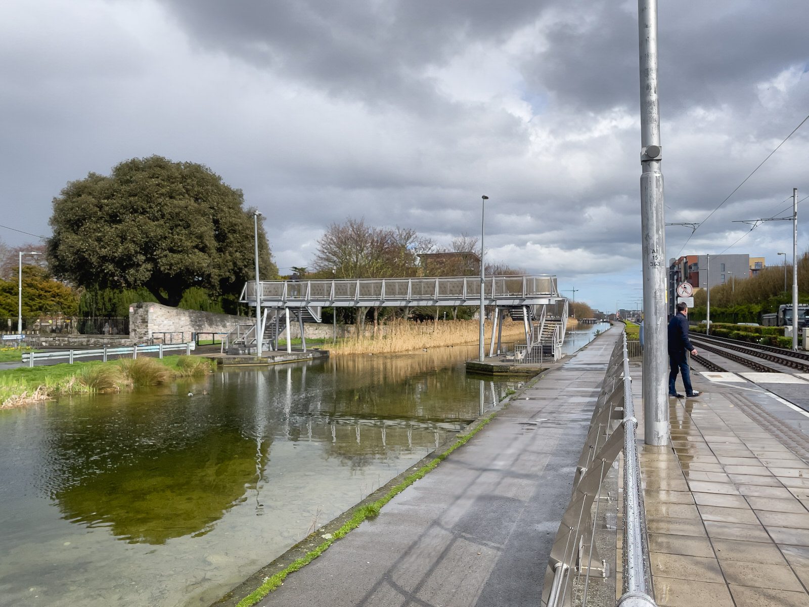 PEDESTRIAN BRIDGE ACROSS THE GRAND CANAL 009