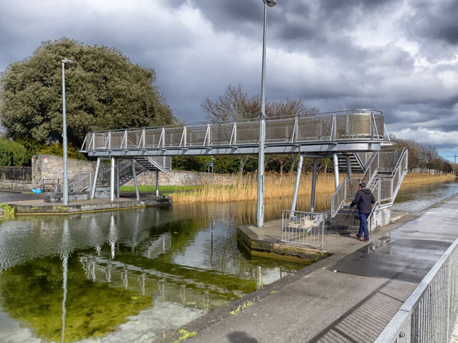 PEDESTRIAN BRIDGE ACROSS THE GRAND CANAL 007