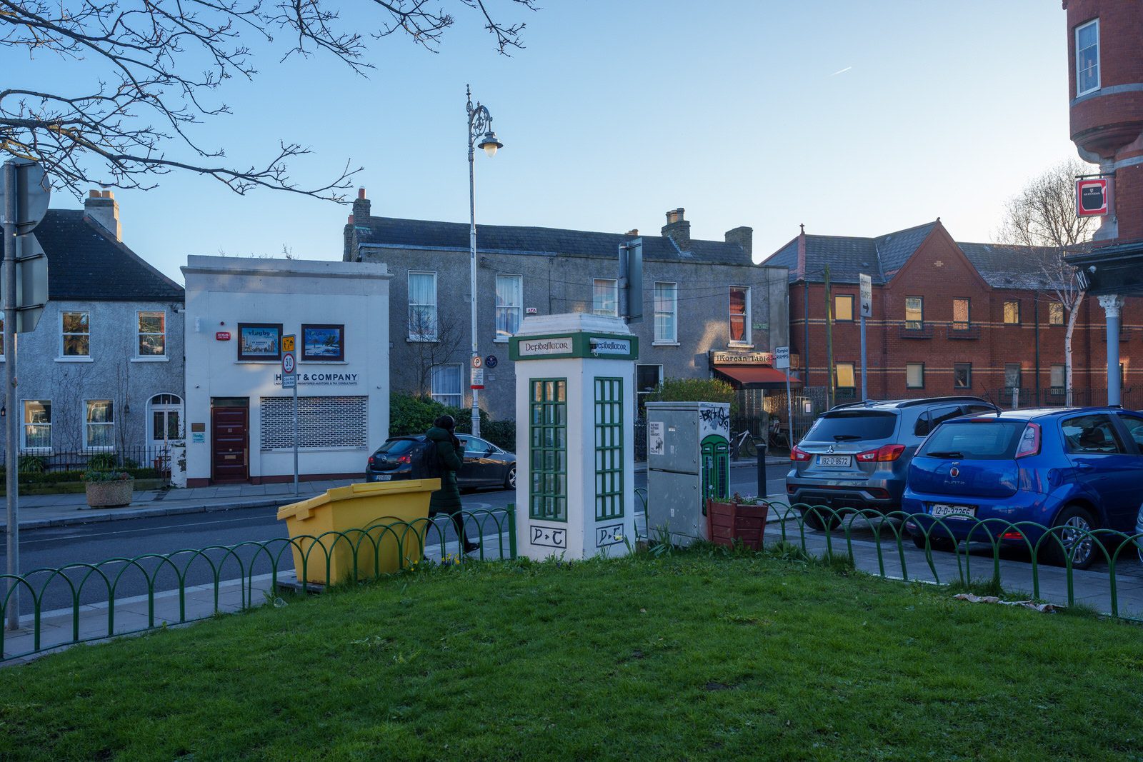 PHONE KIOSK REPURPOSED AS A DEFIBRILLATOR STATION 003