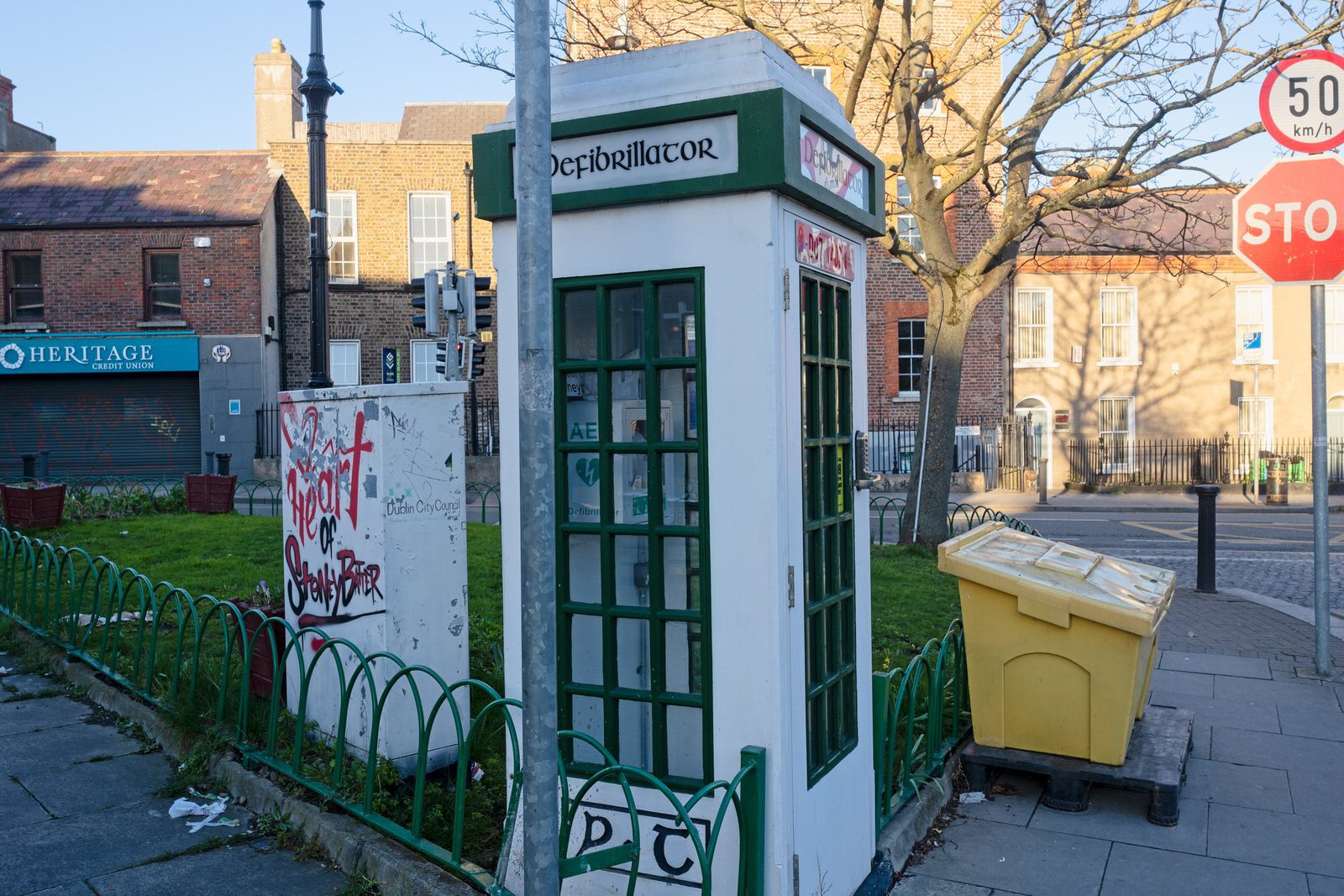 PHONE KIOSK REPURPOSED AS A DEFIBRILLATOR STATION 005