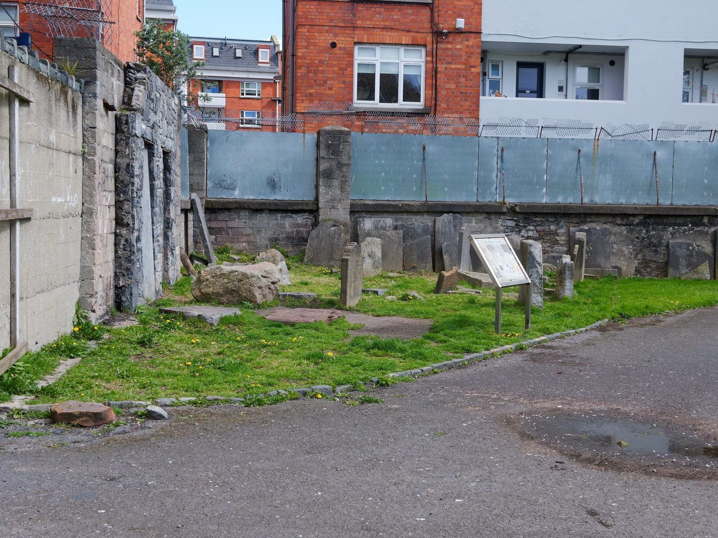 THE CABBAGE PATCH [NEW STREET GARDENS AND CATHEDRAL LANE] 010