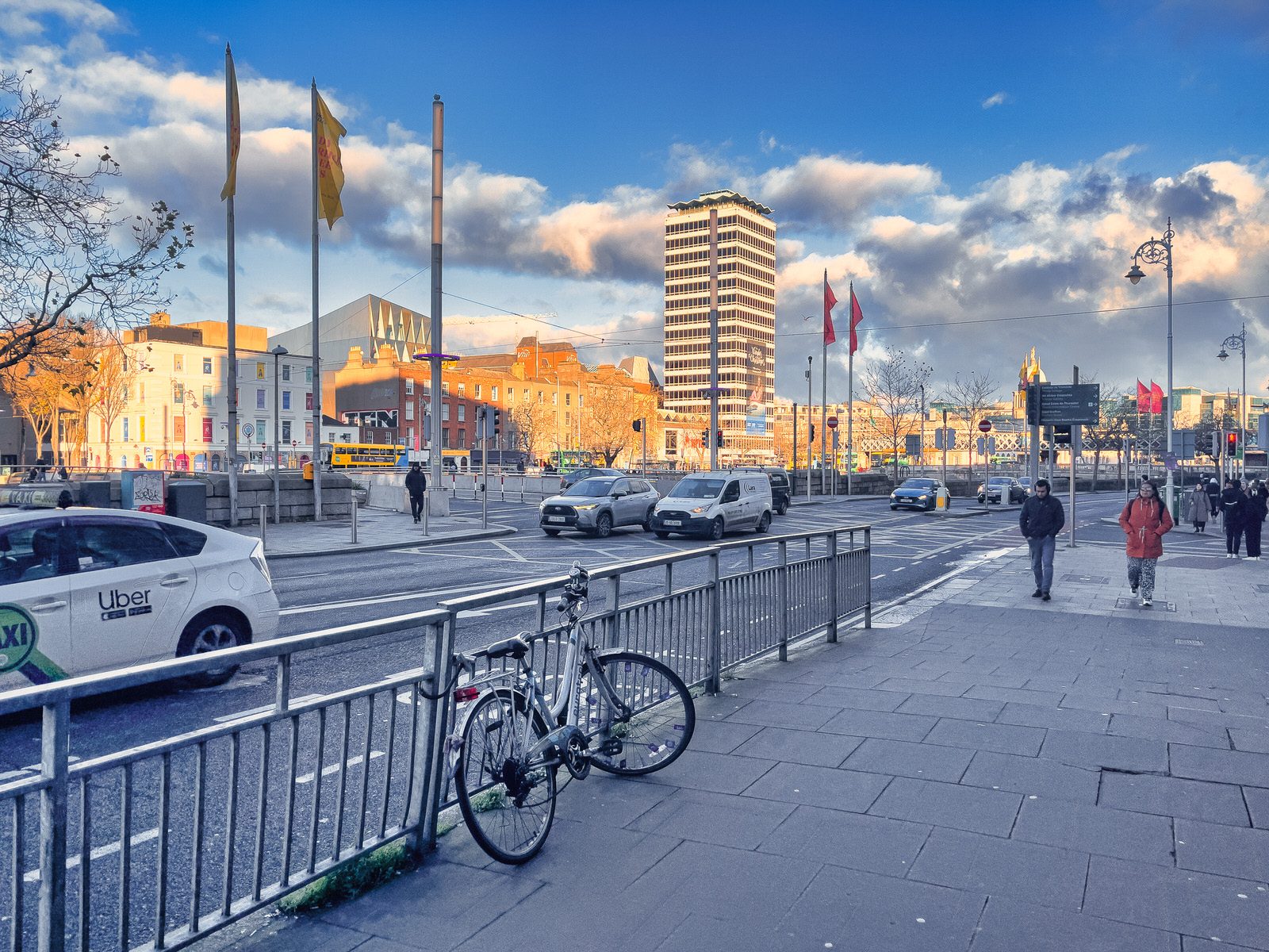 A WALK ALONG BURGH QUAY [THE SOUTH QUAYS IN DUBLIN CITY]-225509-1