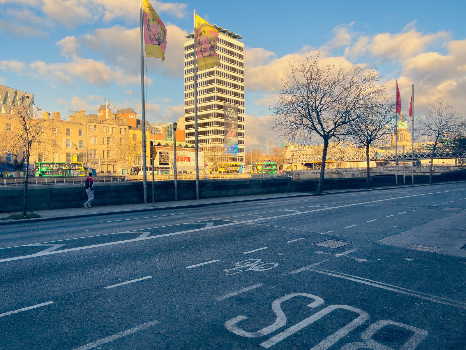 A WALK ALONG BURGH QUAY [THE SOUTH QUAYS IN DUBLIN CITY]-225515-1