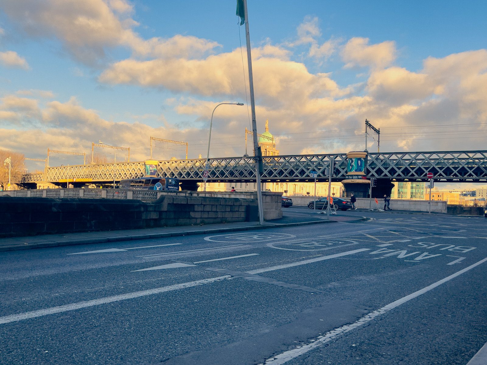A WALK ALONG BURGH QUAY [THE SOUTH QUAYS IN DUBLIN CITY]-225517-1